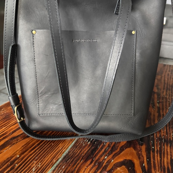 Portland Leather Crossbody Tote Large - Picture 9 of 9